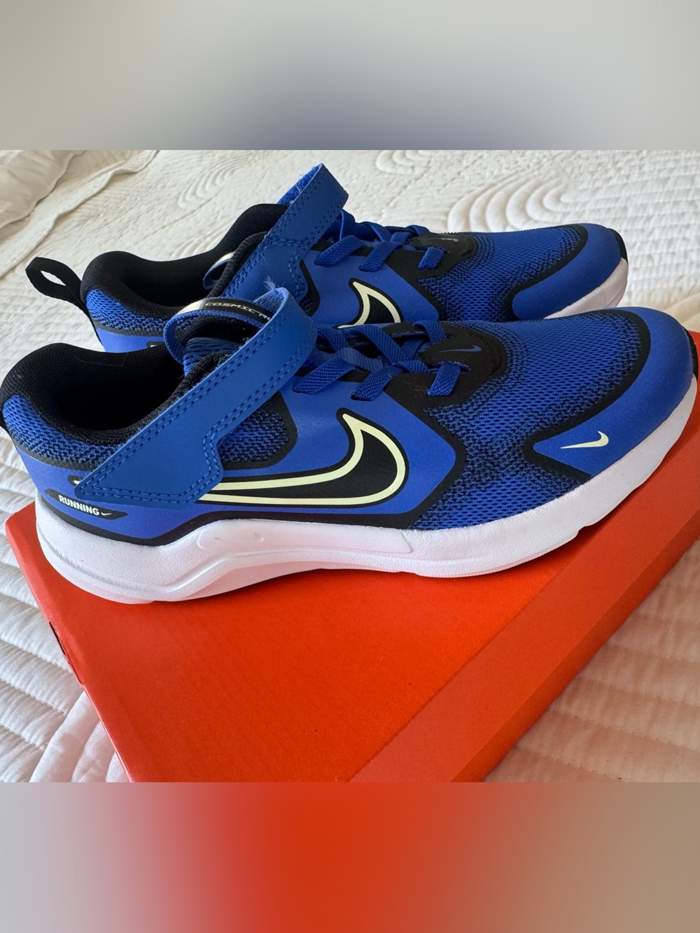 Nike Kids Blue and Black Hook-and-Loop Sneakers with White Sole